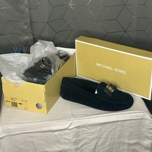 ✨Brand new Michael Kors Erica slippers size 7
